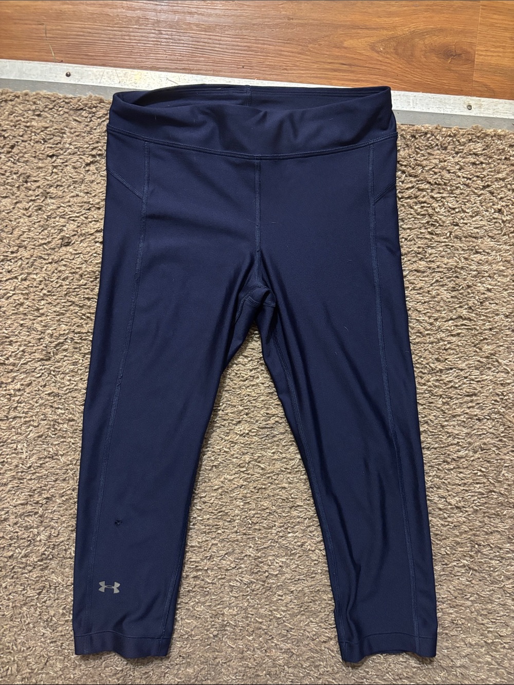Under Armour Woman’s Sm Dark Navy Cropped Workout Leggings Gently Used Condition